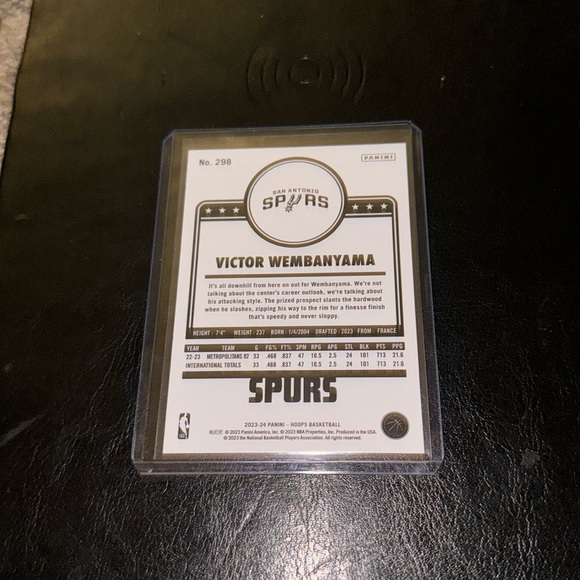 Victor Wembanyama, NBA Hoops # 298 ( purple variant ) RC!๐ฅ๐ฅ๐ฅ๐ฅ๐๐ - Picture 2 of 2